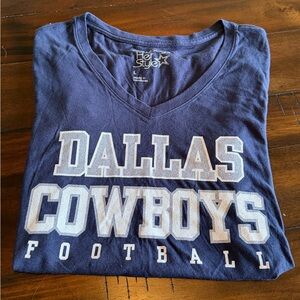 ⭐ Dallas Cowboys Women’s V-Neck Tee Women’s Navy Graphic Shirt Size L